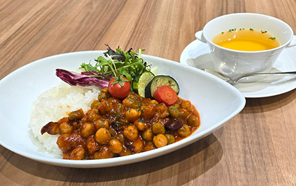 豆と野菜のトマト煮＆ライス